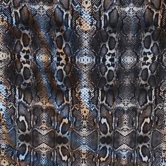 Snake Skin Racerback Tank 💪 - Picture 2 of 4